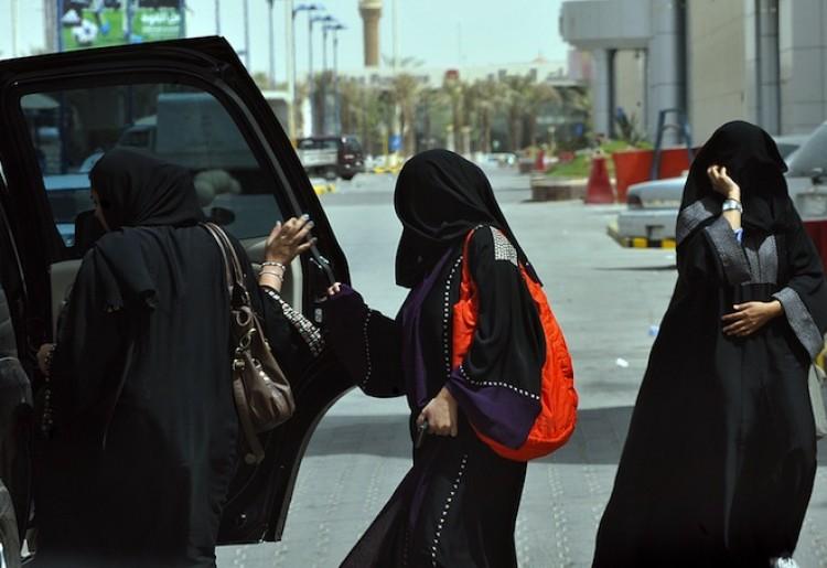<a><img src="https://www.theepochtimes.com/assets/uploads/2015/09/116563827_Saudia_Women_Driving.jpg" alt="BEHIND THE WHEEL: Saudi women get into the backseat of a car in Riyadh on June 14, three days before a nationwide campaign by Saudi women to take the wheel in protest against a driving ban which is unique to the kingdom.  (Fayez Nureldine/AFP/Getty Images)" title="BEHIND THE WHEEL: Saudi women get into the backseat of a car in Riyadh on June 14, three days before a nationwide campaign by Saudi women to take the wheel in protest against a driving ban which is unique to the kingdom.  (Fayez Nureldine/AFP/Getty Images)" width="320" class="size-medium wp-image-1802320"/></a>