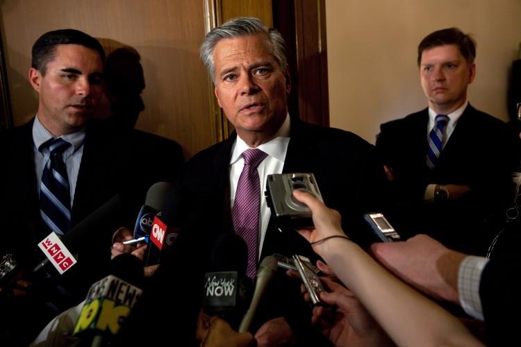 <a><img class="size-large wp-image-1785991" title="New York Senate Majority Leader Dean Skelos speaks to members of the media" src="https://www.theepochtimes.com/assets/uploads/2015/09/116725781.jpg" alt="New York Senate Majority Leader Dean Skelos speaks to members of the media" width="590" height="393"/></a>
