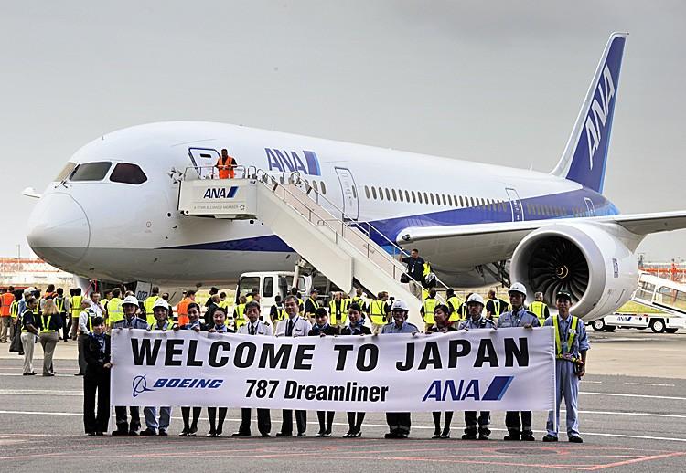 <a><img src="https://www.theepochtimes.com/assets/uploads/2015/09/118143461.jpg" alt="LANDED: A Boeing's 787 Dreamliner, painted in the ANA colors of white and blue, arrives at Tokyo's Haneda airport during a test flight on July 4. ANA staff held a banner in English saying 'Welcome to Japan' upon the jet's arrival. (YOSHIKAZU TSUNO/AFP/Getty Images)" title="LANDED: A Boeing's 787 Dreamliner, painted in the ANA colors of white and blue, arrives at Tokyo's Haneda airport during a test flight on July 4. ANA staff held a banner in English saying 'Welcome to Japan' upon the jet's arrival. (YOSHIKAZU TSUNO/AFP/Getty Images)" width="575" class="size-medium wp-image-1801438"/></a>