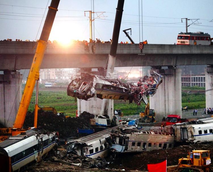 <a><img src="https://www.theepochtimes.com/assets/uploads/2015/09/119795087.jpg" alt="A mangled train car is hoisted away after the deadly Wenzhou collision of two trains on July 24, in China. (ChinaFotoPress/Getty Images)" title="A mangled train car is hoisted away after the deadly Wenzhou collision of two trains on July 24, in China. (ChinaFotoPress/Getty Images)" width="320" class="size-medium wp-image-1799275"/></a>