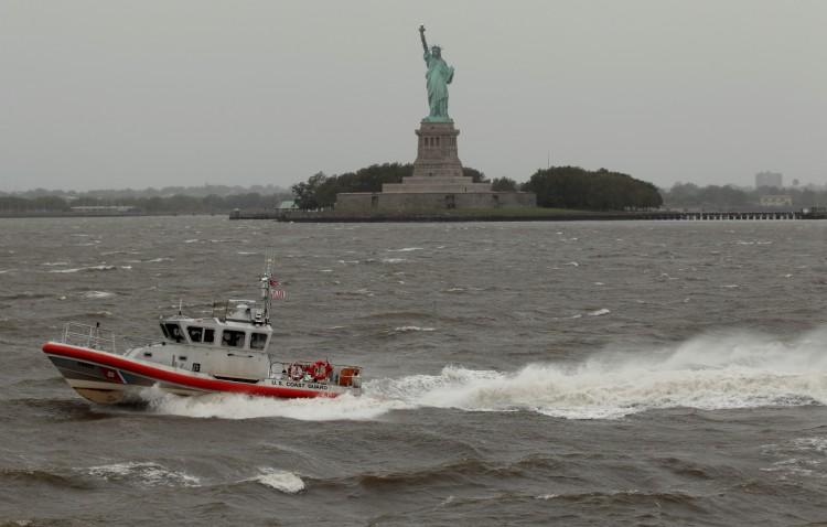 <a><img class="size-large wp-image-1786276" title="US Coast Guard" src="https://www.theepochtimes.com/assets/uploads/2015/09/122707309.jpg" alt="US Coast Guard" width="590" height="376"/></a>