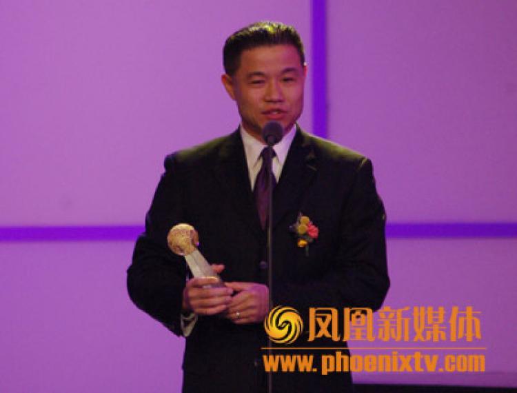 <a><img src="https://www.theepochtimes.com/assets/uploads/2015/09/12421790181liubeautiful.jpg" alt="New York City Councilman John Liu receives the 'The World is Beautiful Because Of You Award / Award for Chinese Influencing the World' during a trip to China in 2007. (Phoenix TV)" title="New York City Councilman John Liu receives the 'The World is Beautiful Because Of You Award / Award for Chinese Influencing the World' during a trip to China in 2007. (Phoenix TV)" width="320" class="size-medium wp-image-1826342"/></a>