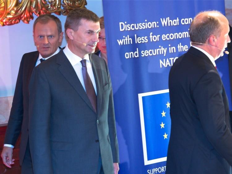 <a><img src="https://www.theepochtimes.com/assets/uploads/2015/09/125233427.jpg" alt="(L to R) Polish Prime Minister Donald Tusk, Estonian Prime Minister Andrus Ansip and their Lithuanian counterpart Andrius Kubilius arrive on Sept. 16, 2011 for the opening session of the annual Riga Conference. ( Ilmars Znotins/AFP/Getty Images)" title="(L to R) Polish Prime Minister Donald Tusk, Estonian Prime Minister Andrus Ansip and their Lithuanian counterpart Andrius Kubilius arrive on Sept. 16, 2011 for the opening session of the annual Riga Conference. ( Ilmars Znotins/AFP/Getty Images)" width="320" class="size-medium wp-image-1797128"/></a>