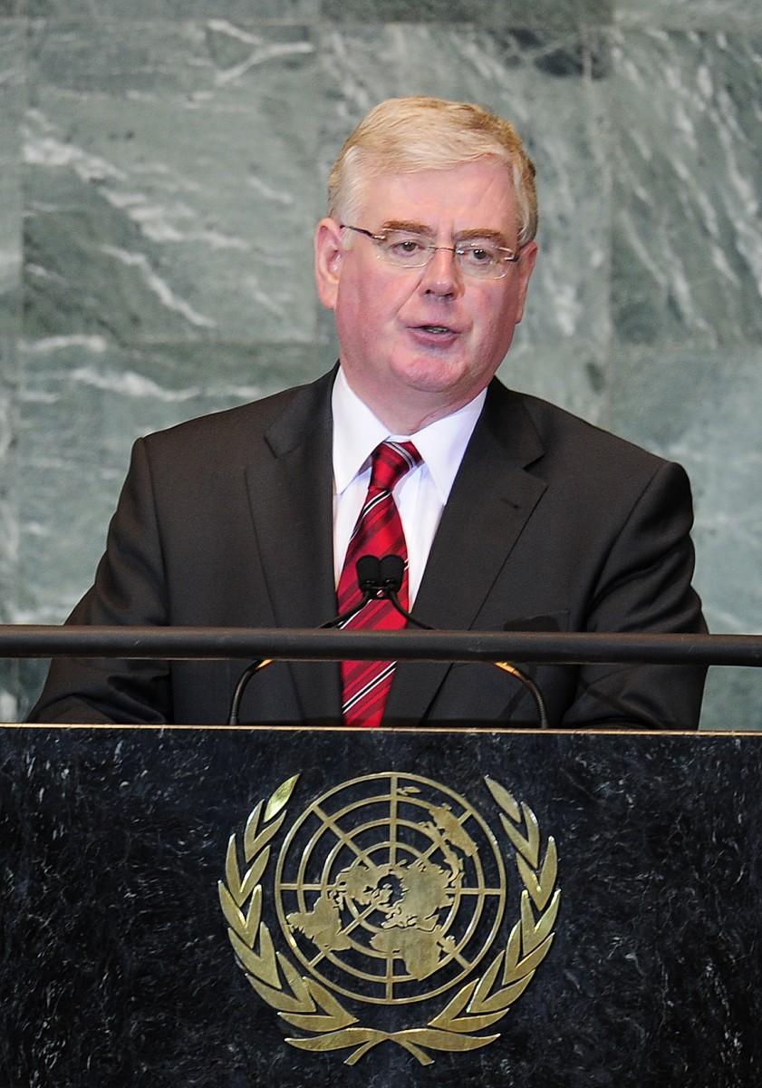 <a><img class="size-large wp-image-1790917" title="Tánaiste Eamon Gilmore announced this week to sign the Optional Protocol to the Unites Nations International Covenant on Economic, Social and Cultural Rights. Here pictured at a speech at the UN General Assembly in New York, September 26, 2011. (EMMANUEL DUNAND/AFP/Getty Images))" src="https://www.theepochtimes.com/assets/uploads/2015/09/126633608.jpg" alt="Tánaiste Eamon Gilmore announced this week to sign the Optional Protocol to the Unites Nations International Covenant on Economic, Social and Cultural Rights. Here pictured at a speech at the UN General Assembly in New York, September 26, 2011. (EMMANUEL DUNAND/AFP/Getty Images))" width="331" height="472"/></a>