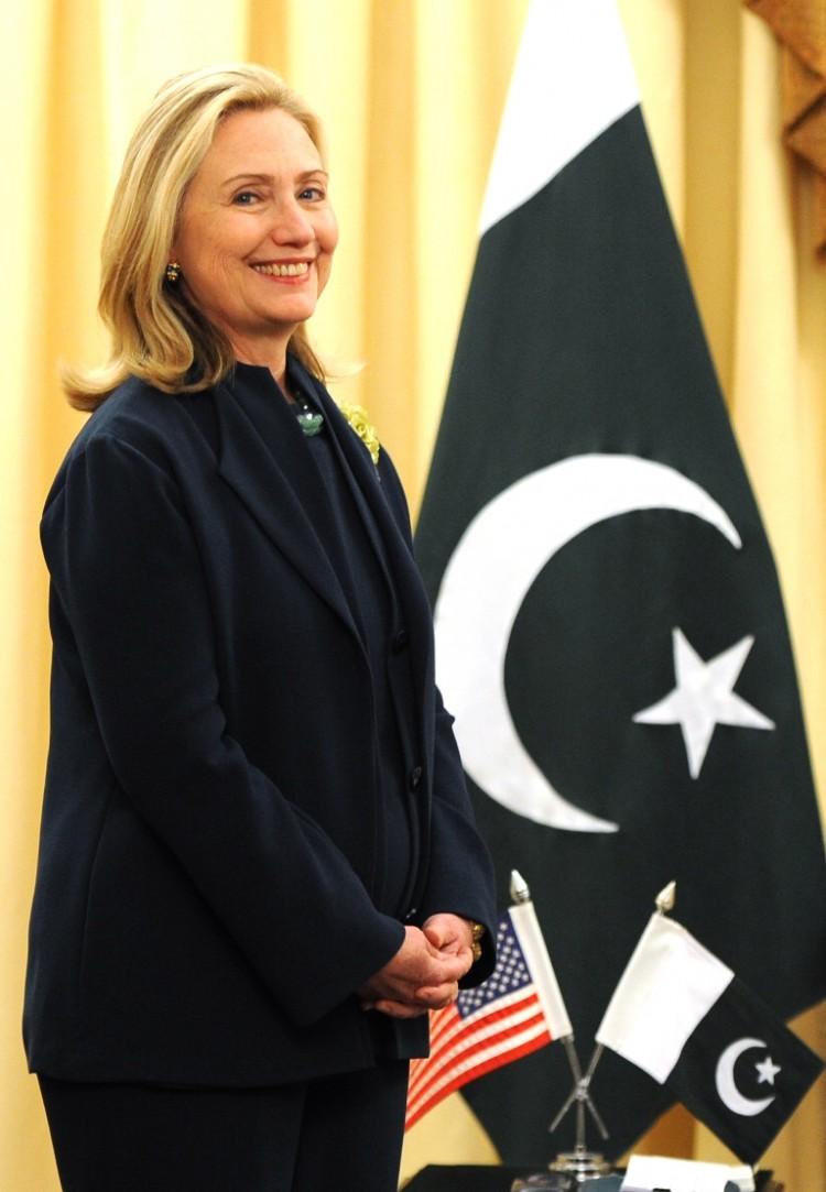 <a><img src="https://www.theepochtimes.com/assets/uploads/2015/09/129736741_1.jpg" alt="U.S. Secretary of State Hillary Clinton smiles as she waits for Pakistan's Prime Minister Yousuf Raza Gilani in Islamabad on October 20, 2011. (Aamir Qureshi/Afp/Getty Images)" title="U.S. Secretary of State Hillary Clinton smiles as she waits for Pakistan's Prime Minister Yousuf Raza Gilani in Islamabad on October 20, 2011. (Aamir Qureshi/Afp/Getty Images)" width="320" class="size-medium wp-image-1795999"/></a>