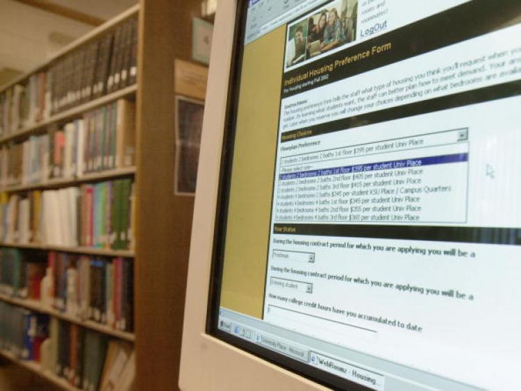 <a><img src="https://www.theepochtimes.com/assets/uploads/2015/09/1339774.jpg" alt="The Common Application for students applying to college in the 2010-11 school year is available online as of August 1.  (Erik S. Lesser/Getty Images)" title="The Common Application for students applying to college in the 2010-11 school year is available online as of August 1.  (Erik S. Lesser/Getty Images)" width="320" class="size-medium wp-image-1816750"/></a>