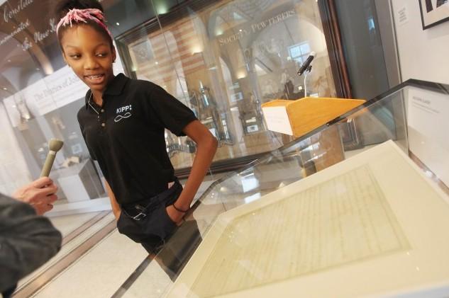 <a><img class="size-large wp-image-1792302" title="New York Historical Society Unveils Handwritten Copy Of 13th Amendment Signed By Lincoln" src="https://www.theepochtimes.com/assets/uploads/2015/09/138053565.jpg" alt="" width="590" height="392"/></a>