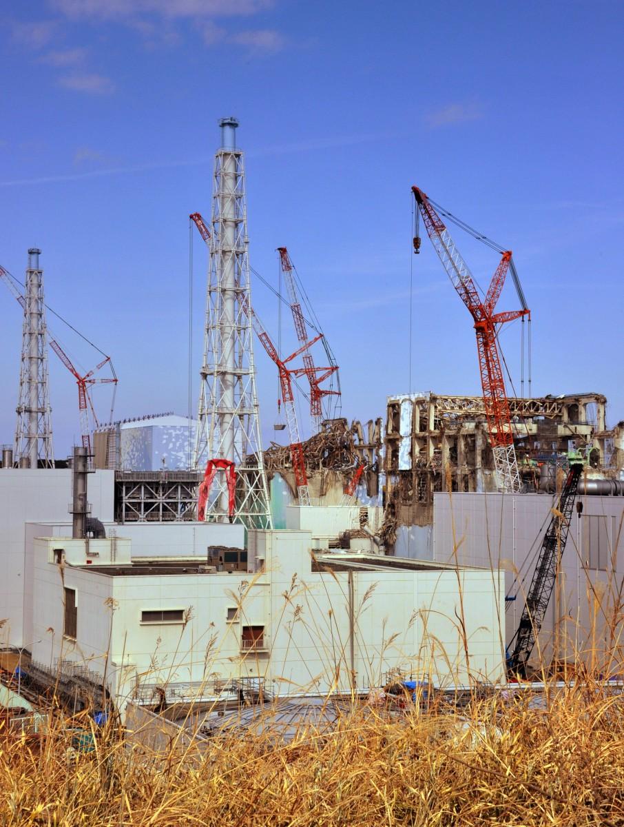 <a><img class="size-medium wp-image-1790649 " title="Stricken Tokyo Electric Power Co (TEPCO)" src="https://www.theepochtimes.com/assets/uploads/2015/09/140918676_Fukushima.jpg" alt="" width="328"/></a>