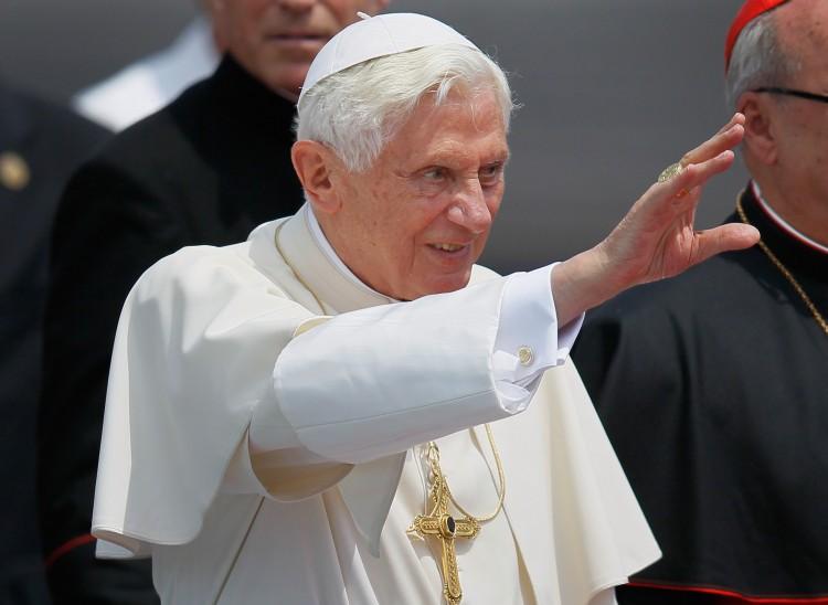 <a><img class="size-large wp-image-1789938" title="Pope Benedict XVI Arrives In Havana As Cuba Trip Continues" src="https://www.theepochtimes.com/assets/uploads/2015/09/141966054.jpg" alt="" width="590" height="431"/></a>