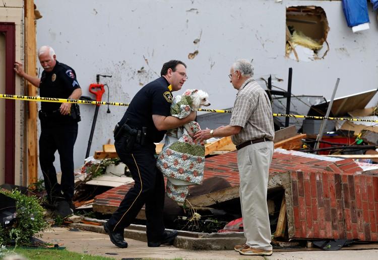<a><img class="size-large wp-image-1789645" title="Multiple Tornadoes Touch Down In Dallas-Fort Worth Area" src="https://www.theepochtimes.com/assets/uploads/2015/09/142384390.jpg" alt="" width="590" height="407"/></a>