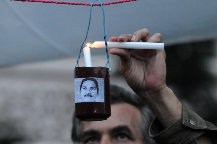<a><img class="size-large wp-image-1784270" title="A man lights a candle during a vigil in" src="https://www.theepochtimes.com/assets/uploads/2015/09/145249225.jpg" alt="" width="590" height="394"/></a>