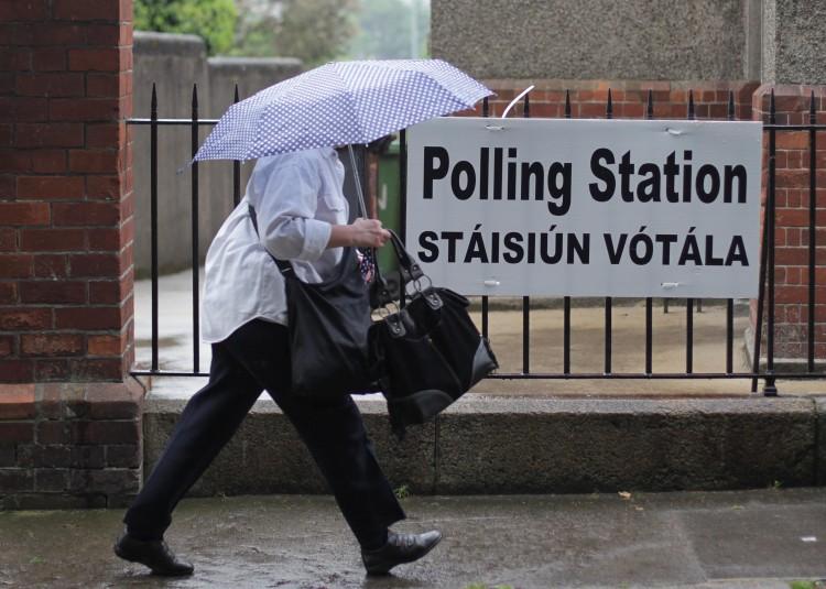 <a><img class="size-large wp-image-1786777" title="A voter arrives at a polling station to vote in the referendum on the European fiscal treaty in Dublin, Ireland on May 31, 2012.  Ireland is the only one of 25 nations which is putting the fiscal pact to a national vote. The pact, signed by all EU members except the Czech Republic and the UK, allows EU member states to co-ordinate their budget policies and impose penalties on rule-breakers." src="https://www.theepochtimes.com/assets/uploads/2015/09/1454785311.jpg" alt="A voter arrives at a polling station to vote in the referendum on the European fiscal treaty in Dublin, Ireland on May 31, 2012.  Ireland is the only one of 25 nations which is putting the fiscal pact to a national vote. The pact, signed by all EU members except the Czech Republic and the UK, allows EU member states to co-ordinate their budget policies and impose penalties on rule-breakers." width="590" height="419"/></a>
