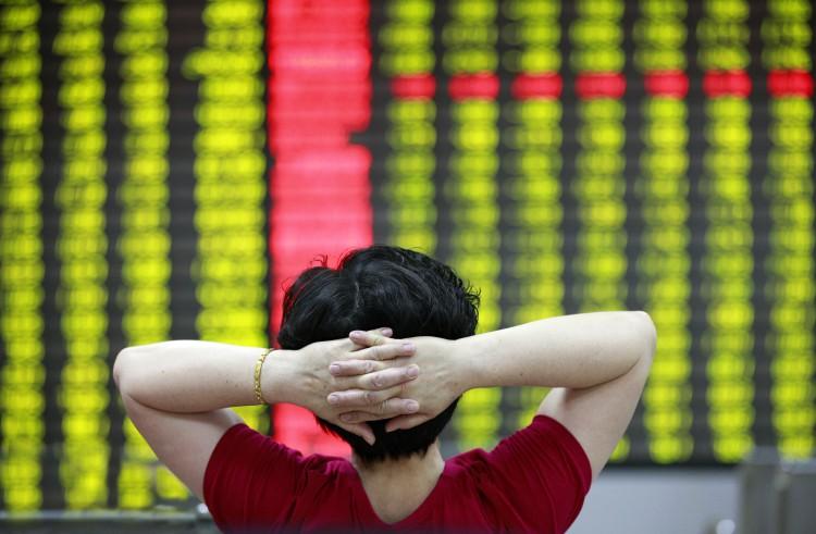 <a><img class="size-large wp-image-1786407" title="A Chinese stock investor monitors her sh" src="https://www.theepochtimes.com/assets/uploads/2015/09/145706455.jpg" alt="" width="590" height="386"/></a>