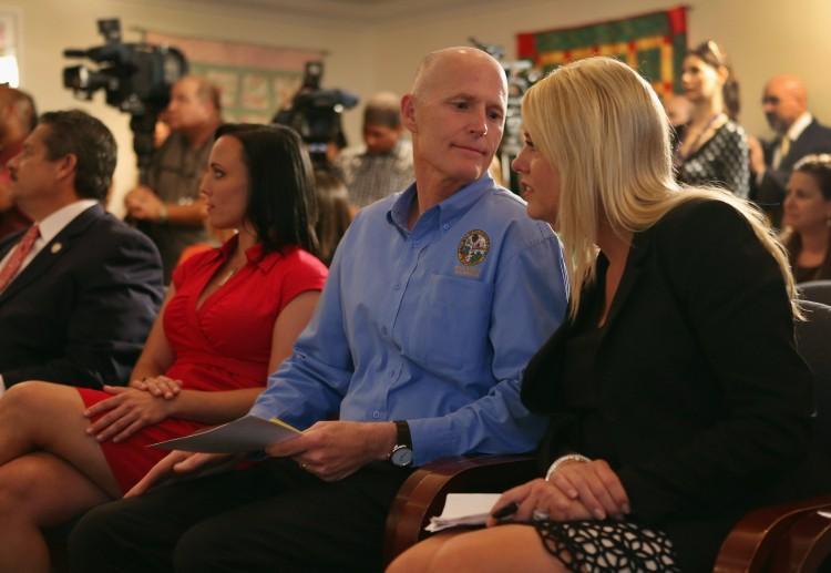 <a><img class="size-medium wp-image-1786268" title="Florida Gov. Rick Scott speaks with Attorney General Pam Bondi during a bill signing ceremony" src="https://www.theepochtimes.com/assets/uploads/2015/09/146216736.jpg" alt="Florida Gov. Rick Scott speaks with Attorney General Pam Bondi during a bill signing ceremony" width="350" height="241"/></a>