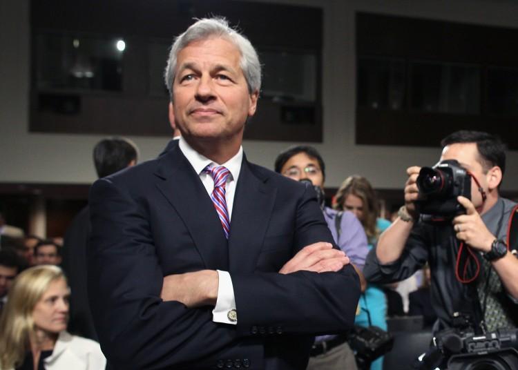 <a><img class="size-medium wp-image-1786180" title="Jamie Dimon Testifies At Senate Hearing On JPMorgan Chase" src="https://www.theepochtimes.com/assets/uploads/2015/09/146294095_JamieDimon.jpg" alt="President and CEO of JPMorgan Chase & Co. Jamie Dimon" width="350" height="250"/></a>