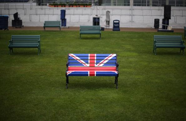 <a><img class="size-medium wp-image-1785386" title="A bench is decorated with a Union Jack flag" src="https://www.theepochtimes.com/assets/uploads/2015/09/146623454.jpg" alt="A bench is decorated with a Union Jack flag, Ascot, UK" width="350" height="262"/></a>