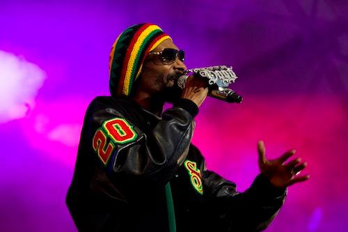 <a><img class="wp-image-1785246" title="Rapper Snoop Dogg performs on stage" src="https://www.theepochtimes.com/assets/uploads/2015/09/147372380.jpg" alt="Rapper Snoop Dogg was due to headline Bloc 2012 " width="400" height="266"/></a>