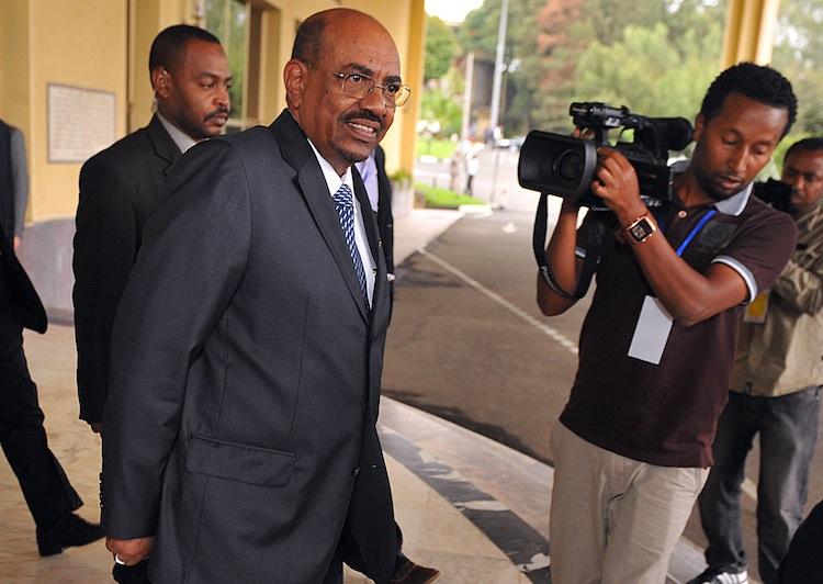 <a><img class="size-large wp-image-1784907" title="Sudanese President Omar Al-Bashir leaves" src="https://www.theepochtimes.com/assets/uploads/2015/09/148321810.jpg" alt="" width="590" height="418"/></a>
