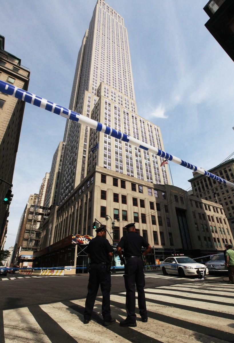 <a><img class="wp-image-1782821" title="11 Shot, Two Killed, In Shooting By NYC's Empire State Building" src="https://www.theepochtimes.com/assets/uploads/2015/09/150692097.jpg" alt="New York City police officers stand near the scene of a shooting near the Empire State Building on Friday, August 24 where Jeffrey Johnson shot and killed Steven Ercolino before police killed Ercolino. Nine bystanders were wounded in the incident, all from police bullets. (Mario Tama/Getty Images) " width="328"/></a>