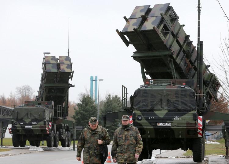 <a><img class="size-large wp-image-1773460" src="https://www.theepochtimes.com/assets/uploads/2015/09/157535462.jpg" alt="Soldiers of the Air Defence Missile Squadron 2 walk past Patriot missile launchers in the background in Bad Suelze, northern Germany  on Dec. 4, 2012. (Bernd Wustneck/AFP/Getty Images)" width="590" height="424"/></a>