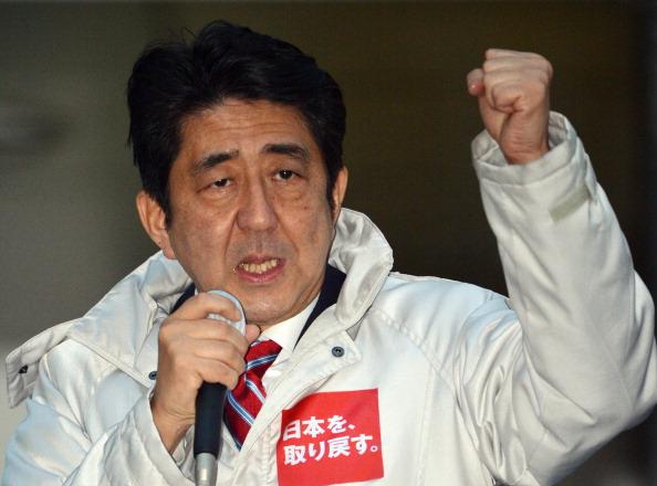 <a><img class="size-large wp-image-1773455" src="https://www.theepochtimes.com/assets/uploads/2015/09/158385331.jpg" alt="Japan's main opposition Liberal Democratic Party (LDP) leader Shinzo Abe waves gestures as he speaks in support of his party's candidate in Matsudo city on Saturday. (Yoshikazu Tsuno/AFP/Getty Images)" width="590" height="437"/></a>
