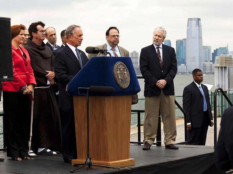 <a><img src="https://www.theepochtimes.com/assets/uploads/2015/09/1Osque103217523.jpg" alt="New York City Mayor Michael Bloomberg (C), Council Speaker Christine Quinn (L), and religious leaders hold a press conference on Governor's Island to speak about the NYC Landmarks Commission vote to deny 45-47 Park Place landmark status, August 03. (Michael Nagle/Getty Images)" title="New York City Mayor Michael Bloomberg (C), Council Speaker Christine Quinn (L), and religious leaders hold a press conference on Governor's Island to speak about the NYC Landmarks Commission vote to deny 45-47 Park Place landmark status, August 03. (Michael Nagle/Getty Images)" width="320" class="size-medium wp-image-1816669"/></a>