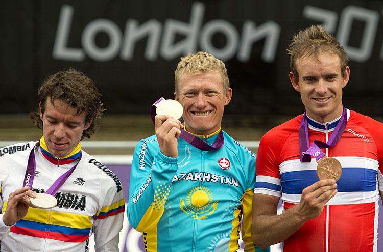 <a><img class="size-full wp-image-1784222" title="Alexandre Vinokourov of Kazakhstan (C) p" src="https://www.theepochtimes.com/assets/uploads/2015/09/1aBikeMedals149439853.jpg" alt="Alexandre Vinokourov of Kazakhstan (C) poses with gold medal next to silver medalist Rigoberto Uran of Colombia (L) and bronze winner Alexander Kristoff of Norway (R) after the men's road race cycling event at the 2012 Olympic Games in London on July 28, 2012. (Odd Andersen/AFP/GettyImages)" width="750" height="495"/></a>