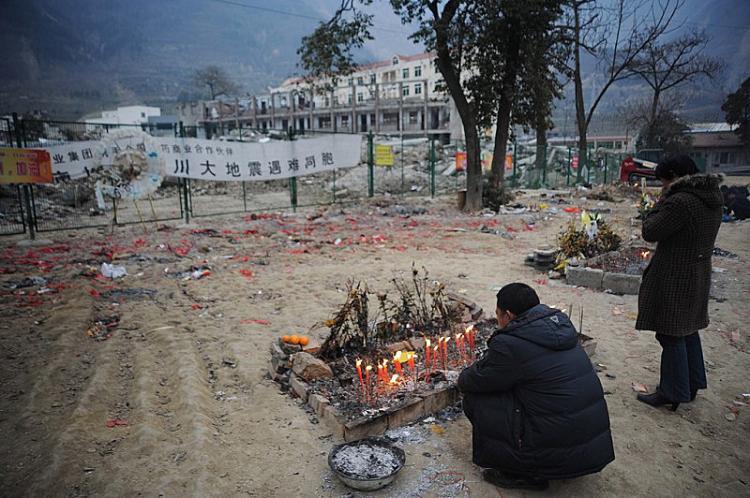 <a><img src="https://www.theepochtimes.com/assets/uploads/2015/09/1burn.jpg" alt="Before the Chinese New Year, some parents burned paper money and incense to memorialize their children, who were killed when the Beichuan Middle School collapsed during the May 12 earthquake.  (China Photos/Getty Images)" title="Before the Chinese New Year, some parents burned paper money and incense to memorialize their children, who were killed when the Beichuan Middle School collapsed during the May 12 earthquake.  (China Photos/Getty Images)" width="320" class="size-medium wp-image-1830120"/></a>