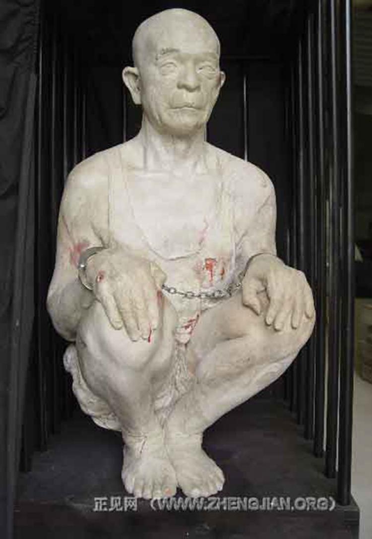 <a><img src="https://www.theepochtimes.com/assets/uploads/2015/09/2005-2-27-small_cage.jpg" alt="Artist Prof. Kunlun Zhang's sculpture of torture he suffered at the hands of the Chinese officials. Prof. Kunlun, a Canadian citizen, spent three months detained and persecuted in China before he was rescued back to Canada with the help of the Canadian government. (www.zhengjian.org)" title="Artist Prof. Kunlun Zhang's sculpture of torture he suffered at the hands of the Chinese officials. Prof. Kunlun, a Canadian citizen, spent three months detained and persecuted in China before he was rescued back to Canada with the help of the Canadian government. (www.zhengjian.org)" width="320" class="size-medium wp-image-1821639"/></a>