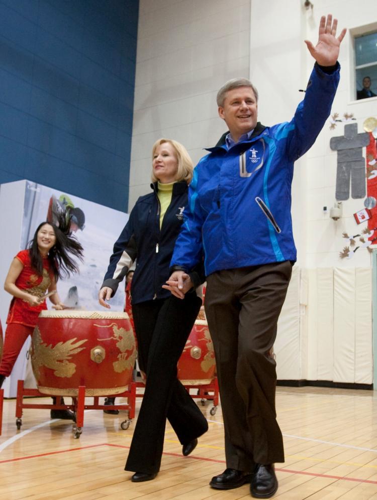 <a><img src="https://www.theepochtimes.com/assets/uploads/2015/09/20091204_Harper_crop.jpg" alt="Prime Minister Stephen Harper and his wife, Laureen, visit with students at the Canadian International School of Beijing. (PMO photo by Jill Propp)" title="Prime Minister Stephen Harper and his wife, Laureen, visit with students at the Canadian International School of Beijing. (PMO photo by Jill Propp)" width="320" class="size-medium wp-image-1824899"/></a>