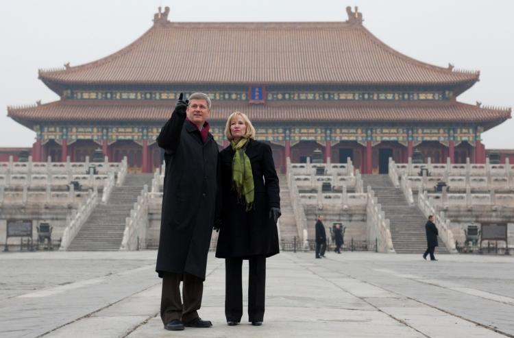 <a><img src="https://www.theepochtimes.com/assets/uploads/2015/09/20091204_PM_and_Mrs._Harper_in_China.jpeg" alt="Prime Minister Stephen Harper and his wife, Laureen, visit the Forbidden City in Beijing, China. (PMO photo by Jason Ransom)" title="Prime Minister Stephen Harper and his wife, Laureen, visit the Forbidden City in Beijing, China. (PMO photo by Jason Ransom)" width="320" class="size-medium wp-image-1824888"/></a>