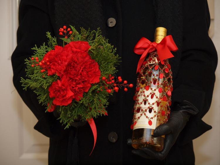 <a><img src="https://www.theepochtimes.com/assets/uploads/2015/09/20091206_Hostessgiftswithstyle.jpg" alt="Red carnations with fresh cedar and berries form a small bouquet and a bottle of wine is decorated with a beaded cape and red bow. (Sandra Shields/The Epoch Times)" title="Red carnations with fresh cedar and berries form a small bouquet and a bottle of wine is decorated with a beaded cape and red bow. (Sandra Shields/The Epoch Times)" width="320" class="size-medium wp-image-1824601"/></a>