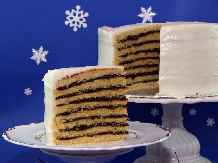 <a><img src="https://www.theepochtimes.com/assets/uploads/2015/09/20101200VinartertaDSC4915A.jpg" alt="A sumptuous Icelandic layer cake filled with prunes and cinnamon. (Sandra Shields/The Epoch Times)" title="A sumptuous Icelandic layer cake filled with prunes and cinnamon. (Sandra Shields/The Epoch Times)" width="320" class="size-medium wp-image-1811384"/></a>