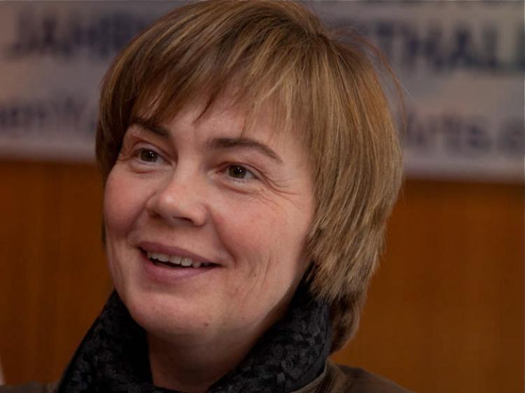 <a><img src="https://www.theepochtimes.com/assets/uploads/2015/09/2011-02-28-xxl--20110227-FFM-Xiya-Alex-RegineEhrentraut-JasonWang-9824_new.jpg" alt="Regine Ehrentraut was touched deeply by the orchestra's music. (Jason Wang/The Epoch Times)" title="Regine Ehrentraut was touched deeply by the orchestra's music. (Jason Wang/The Epoch Times)" width="320" class="size-medium wp-image-1807464"/></a>