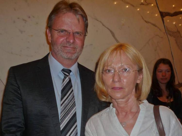 <a><img src="https://www.theepochtimes.com/assets/uploads/2015/09/2011-04-21-xxl--x_20110420-Ludwigsburg-Alex-JUErgenSchmiedel_Roswitha-Alex_new.jpg" alt="Juergen and Roswitha Schmiedel at Shen Yun Performing Arts in Ludwigsburg, Germany. (Alexander M. Hamrle/The Epoch Times )" title="Juergen and Roswitha Schmiedel at Shen Yun Performing Arts in Ludwigsburg, Germany. (Alexander M. Hamrle/The Epoch Times )" width="320" class="size-medium wp-image-1805166"/></a>