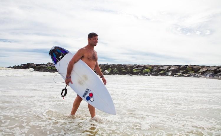 <a><img src="https://www.theepochtimes.com/assets/uploads/2015/09/20110901-IMG_9372.jpg" alt="SURFING FIREFIGHTER: Paul Camelleri, a firefighter from Australia, walks with his board on the Rockaway Beach on Thursday. (Amal Chen/The Epoch Times)" title="SURFING FIREFIGHTER: Paul Camelleri, a firefighter from Australia, walks with his board on the Rockaway Beach on Thursday. (Amal Chen/The Epoch Times)" width="575" class="size-medium wp-image-1798375"/></a>