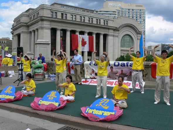 <a><img class="size-full wp-image-1775492" title="2012-Canada-Day-FD-ExerciseDemo-P1170273-ed-590x442" src="https://www.theepochtimes.com/assets/uploads/2015/09/2012-Canada-Day-FD-ExerciseDemo-P1170273-ed-590x442.jpg" alt="" width="590" height="442"/></a>