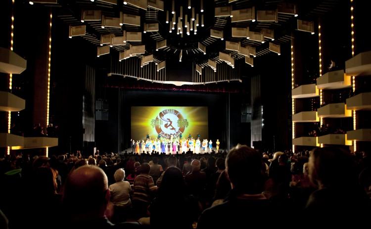 <a><img class="size-large wp-image-1794763" src="https://www.theepochtimes.com/assets/uploads/2015/09/2012-ottawa-susanchen-philgibson-DJY-EN-president.jpg" alt="2012-ottawa-susanchen-philgibson-DJY-EN-president" width="590" height="364"/></a>