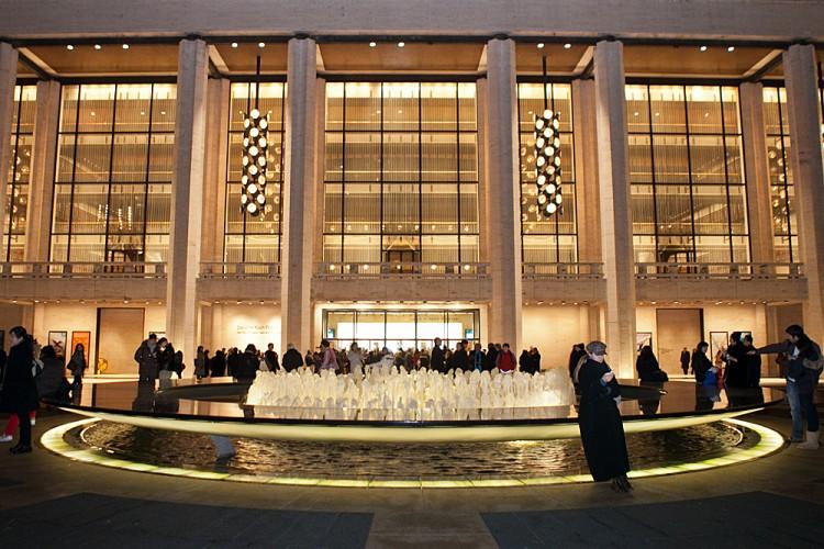 <a><img class="size-large wp-image-1787958" title="People wait around the fountain at Lincoln Center for the opening of Shen Yun" src="https://www.theepochtimes.com/assets/uploads/2015/09/20120111_Fountain+Linclon+Center_Chasteen_IMG_8594.jpg" alt="People wait around the fountain at Lincoln Center for the opening of Shen Yun" width="590" height="393"/></a>