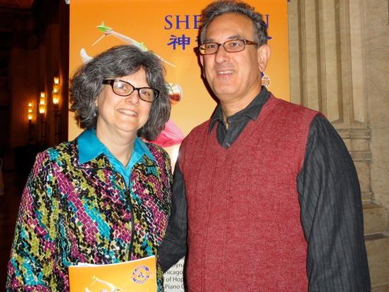 <a><img class="size-full wp-image-1788594" title="20120422-chicago-catherine-attorey-Warren+Lavey-Holly+Rosencranz-physician-2" src="https://www.theepochtimes.com/assets/uploads/2015/09/20120422-chicago-catherine-attorey-Warren+Lavey-Holly+Rosencranz-physician-2.jpeg" alt="Holly Rosencranz and Warren Lavey attend Shen Yun" width="552" height="414"/></a>