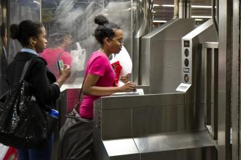 <a><img class="size-full wp-image-1773518" src="https://www.theepochtimes.com/assets/uploads/2015/09/20120523_MTA+Swipe+_Chasteen_IMG_3196-350x233.jpg" alt="" width="350" height="233"/></a>