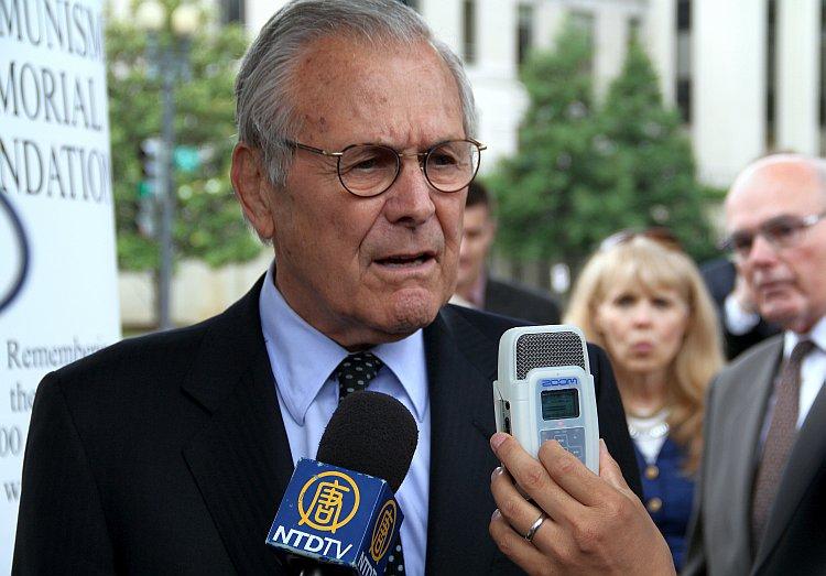 <a><img class="size-large wp-image-1785983" title="Former U.S. Defense Secretary Donald Rumsfeld" src="https://www.theepochtimes.com/assets/uploads/2015/09/20120612_Donald+Rumsfeld.jpg" alt="Former U.S. Defense Secretary Donald Rumsfeld" width="590" height="411"/></a>