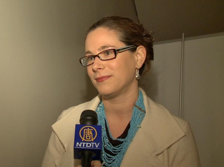 <a><img class="size-large wp-image-1773045" title="20121228_Tammy-YoukerInterior-designer_NTD_2" src="https://www.theepochtimes.com/assets/uploads/2015/09/20121228_Tammy-YoukerInterior-designer_NTD_2.jpg" alt="Tammy Younker was inspired after watching Shen Yun" width="590" height="442"/></a>