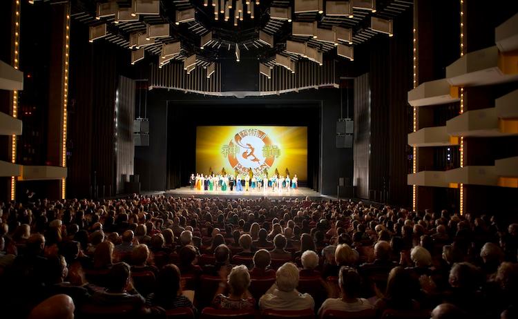 <a><img class="size-full wp-image-1772896" src="https://www.theepochtimes.com/assets/uploads/2015/09/20121230_EVAN48772.jpg" alt="Shen Yun's performers say goodbye to Ottawa after their final show at the National Arts Centre on Dec. 30, 2012. (Evan Ning/The Epoch Times)" width="750" height="462"/></a>
