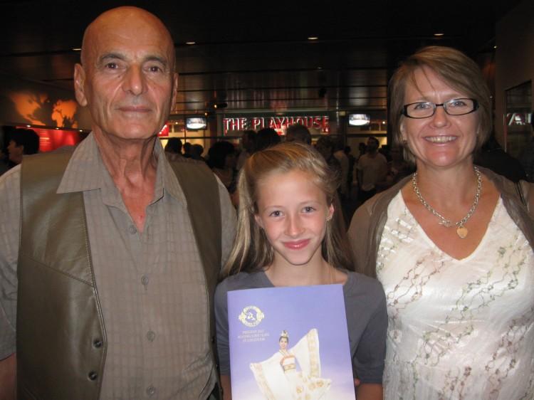 <a><img class="size-large wp-image-1770505" title="20130216_Canberra 2_Leigh Smith EET_Michelle Wood from Melbourne with daughter and brought as a Christms Present for father" src="https://www.theepochtimes.com/assets/uploads/2015/09/20130216_Canberra-2_Leigh-Smith-EET_Michelle-Wood-from-Melbourne-with-daughter-and-brought-as-a-Christms-Present-for-father.jpg" alt="" width="590" height="442"/></a>