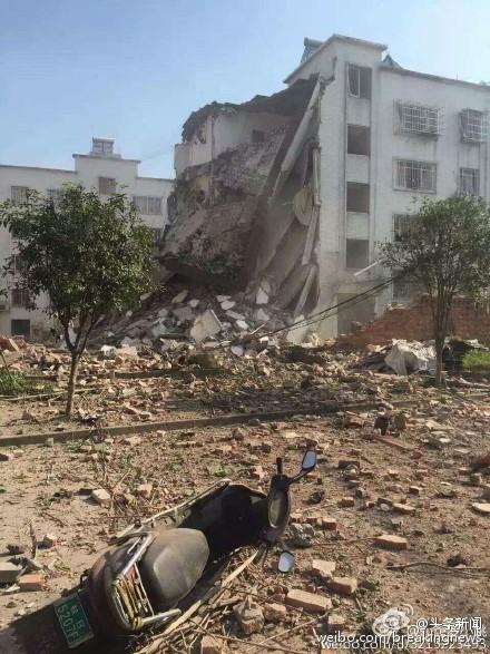 Scenes in Liucheng County after a series of explosions tore through the city in the southern Chinese province of Guangxi on Sept. 30, 2015. (Screen shot/Weibo.com)