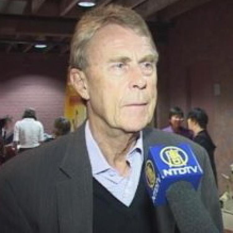 <a><img src="https://www.theepochtimes.com/assets/uploads/2015/09/350.0.1.0.16777215.0.stories.large.2009.04.03.Dannis_smith.jpg" alt="Mr. Smith talking to the media after Shen Yun's premier in Geelong, April 3 (NTDTV)" title="Mr. Smith talking to the media after Shen Yun's premier in Geelong, April 3 (NTDTV)" width="320" class="size-medium wp-image-1829098"/></a>