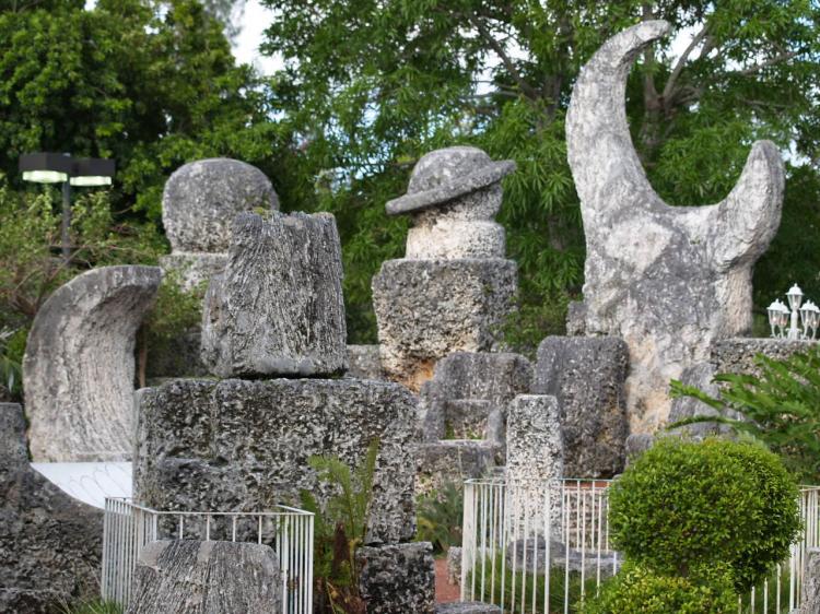 <a><img src="https://www.theepochtimes.com/assets/uploads/2015/09/52683786_fce2ea1860_o.jpg" alt="The enigmatic Coral Castle is made of huge rock slabs totaling over 1100 tons, yet one man cut, quarried and set the stones himself.  (Photo taken by Christina Rutz)" title="The enigmatic Coral Castle is made of huge rock slabs totaling over 1100 tons, yet one man cut, quarried and set the stones himself.  (Photo taken by Christina Rutz)" width="320" class="size-medium wp-image-1832808"/></a>