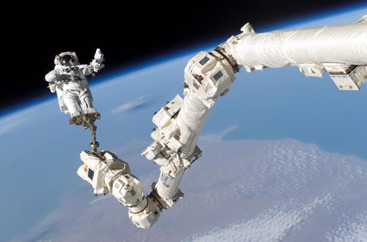 <a><img src="https://www.theepochtimes.com/assets/uploads/2015/09/53334544.jpg" alt="In this NASA handout, mission specialist, Astronaut Stephen K. Robinson, is anchored to a foot restraint on the International Space Station's Canadarm2 robotic arm, during his space walk to repair the underside of the space shuttle Discovery August 3, 2008. (NASA via Getty Images)" title="In this NASA handout, mission specialist, Astronaut Stephen K. Robinson, is anchored to a foot restraint on the International Space Station's Canadarm2 robotic arm, during his space walk to repair the underside of the space shuttle Discovery August 3, 2008. (NASA via Getty Images)" width="320" class="size-medium wp-image-1817908"/></a>