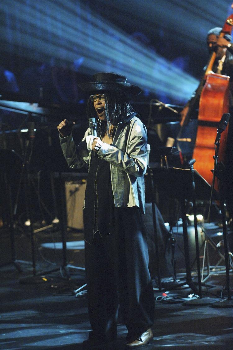 <a><img src="https://www.theepochtimes.com/assets/uploads/2015/09/55712157.jpg" alt="Jazz singer Abbey Lincoln perform at the Jazz At Lincoln Center's Concert For Hurricane Relief at the Rose Theater on September 17, 2005 in New York City. (Brad Barket/Getty Images)" title="Jazz singer Abbey Lincoln perform at the Jazz At Lincoln Center's Concert For Hurricane Relief at the Rose Theater on September 17, 2005 in New York City. (Brad Barket/Getty Images)" width="320" class="size-medium wp-image-1815986"/></a>
